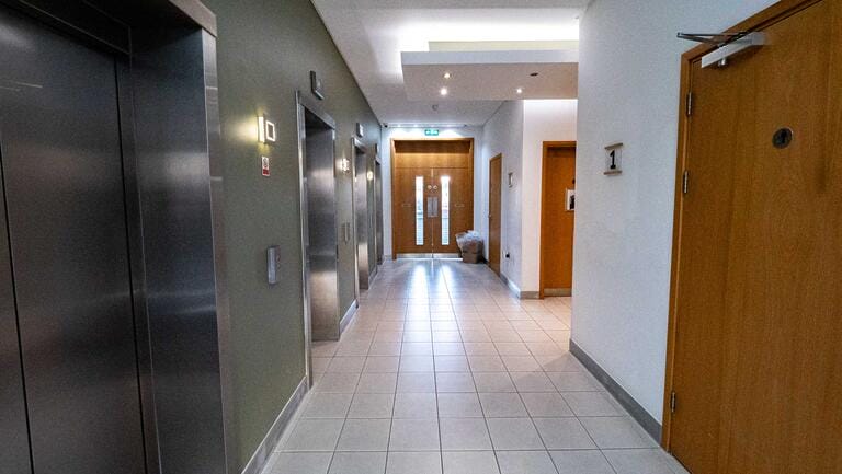 Modern Ealing Offices image 47