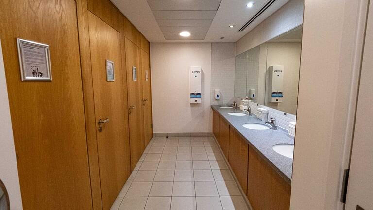 Modern Ealing Offices image 45