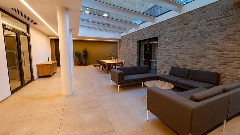 Modern Ealing Offices image 34