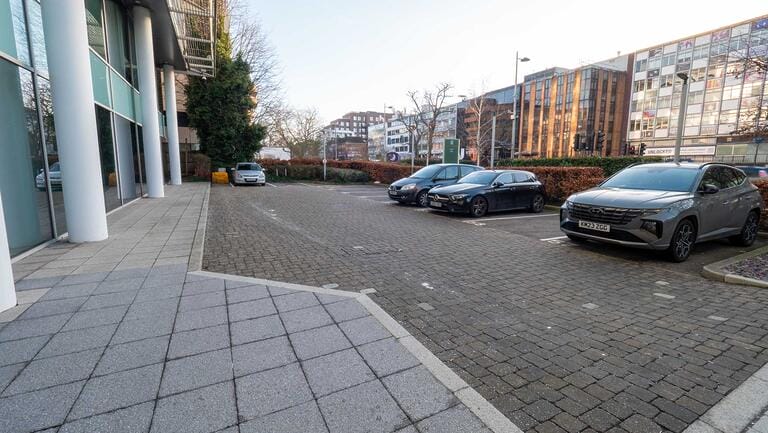 Modern Ealing Offices image 40