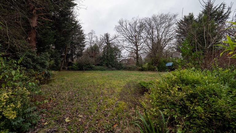 Abandoned Manor image 29