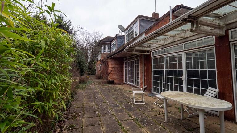 Abandoned Manor image 27