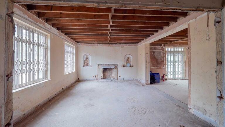 Abandoned Manor image 4