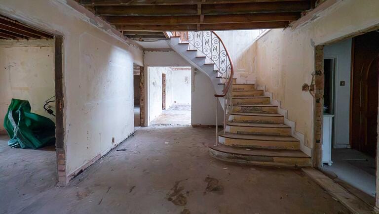 Abandoned Manor image 7