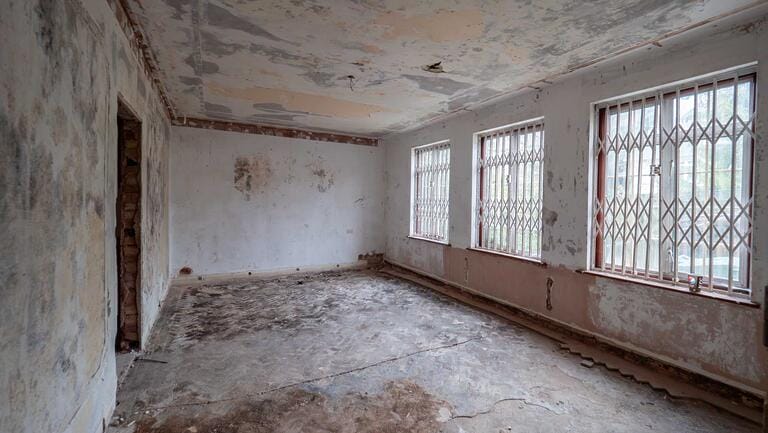 Abandoned Manor image 8