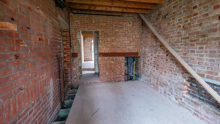 Abandoned Manor image 10