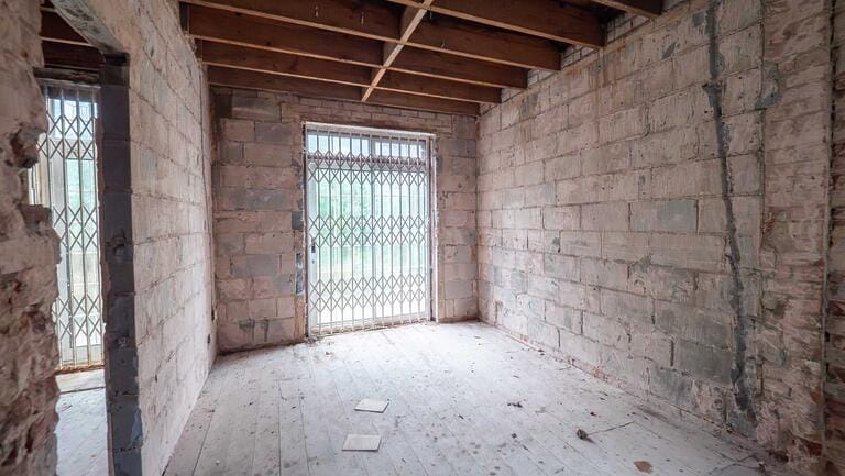 Abandoned Manor image 11