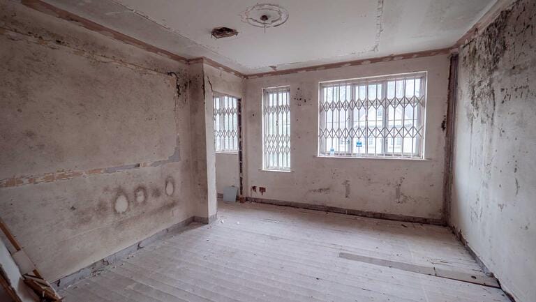 Abandoned Manor image 14