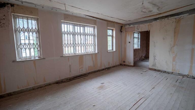 Abandoned Manor image 16