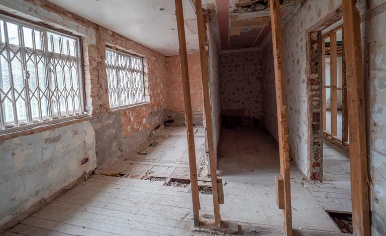 Abandoned Manor image 19