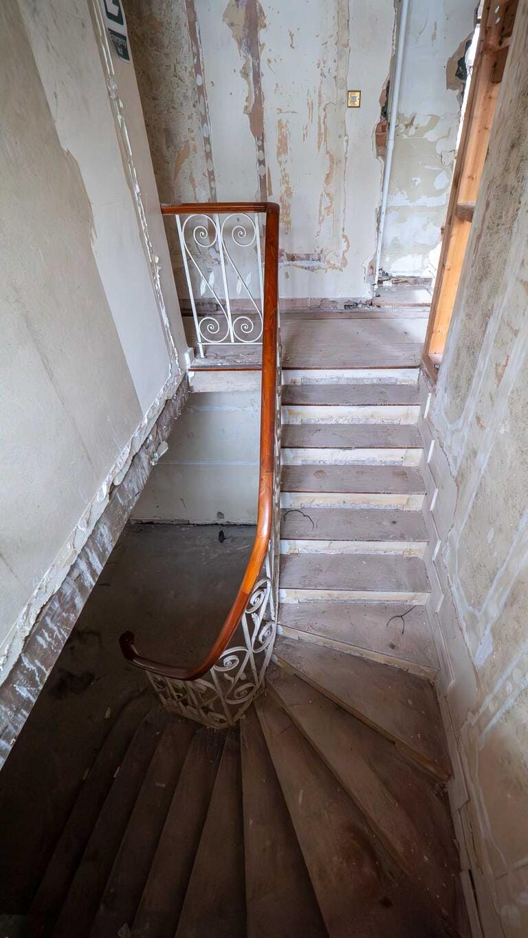 Abandoned Manor image 13