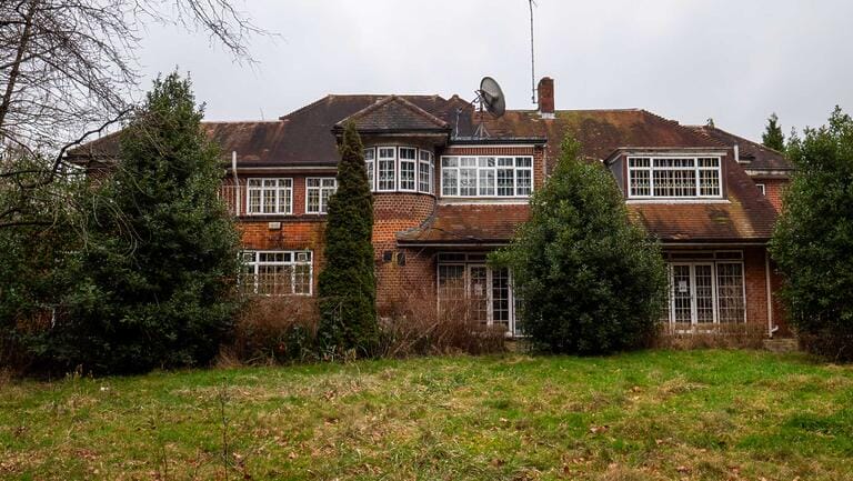 Abandoned Manor image 1