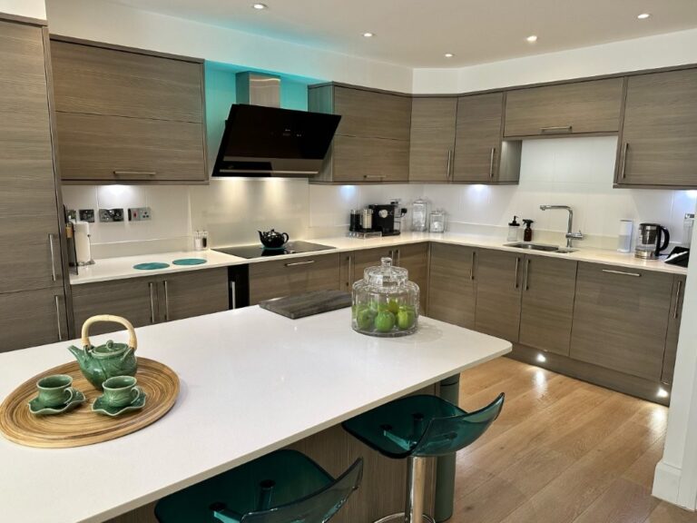 Large Modern Town House in Barnet image 5