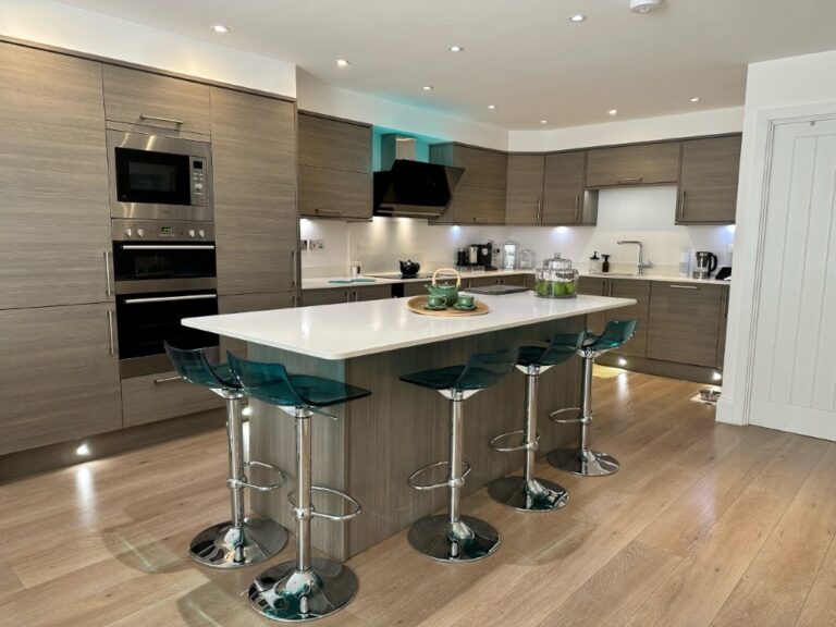 Large Modern Town House in Barnet image 4