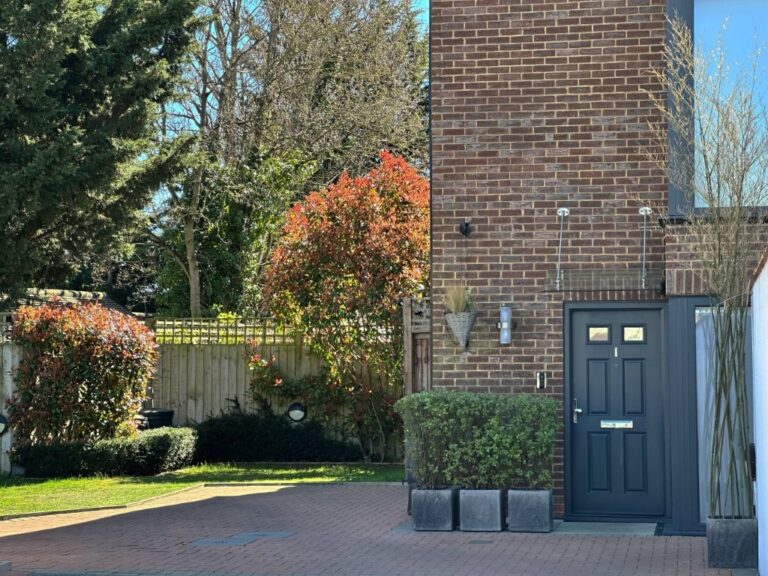 Large Modern Town House in Barnet image 2