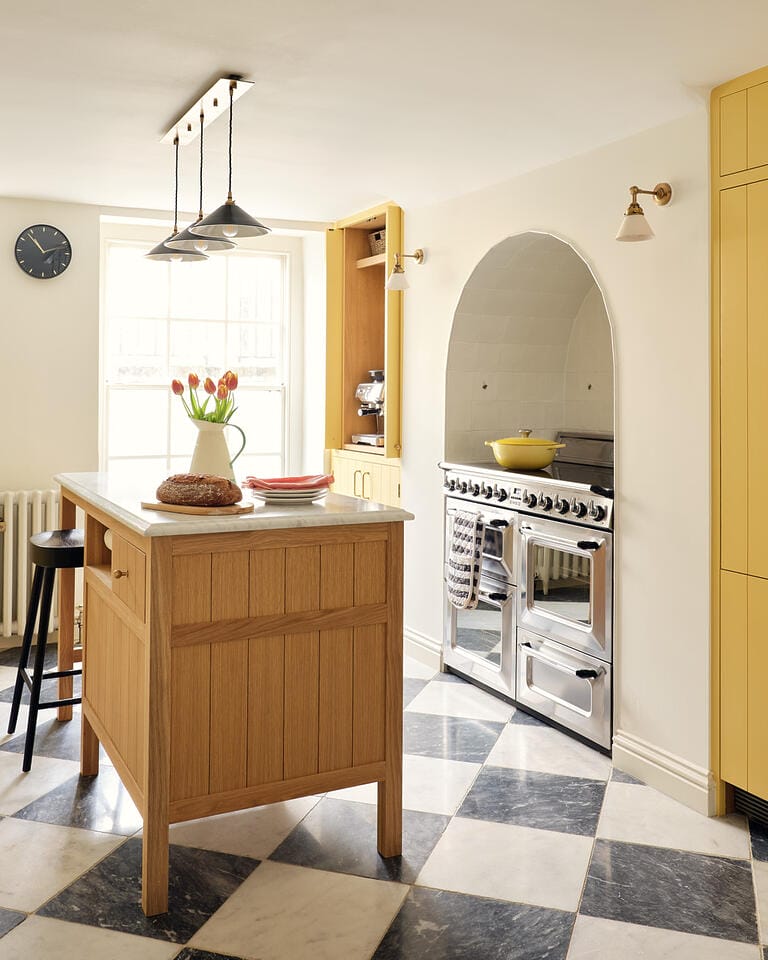Bright and Colourful Grade II Listed Property image 7