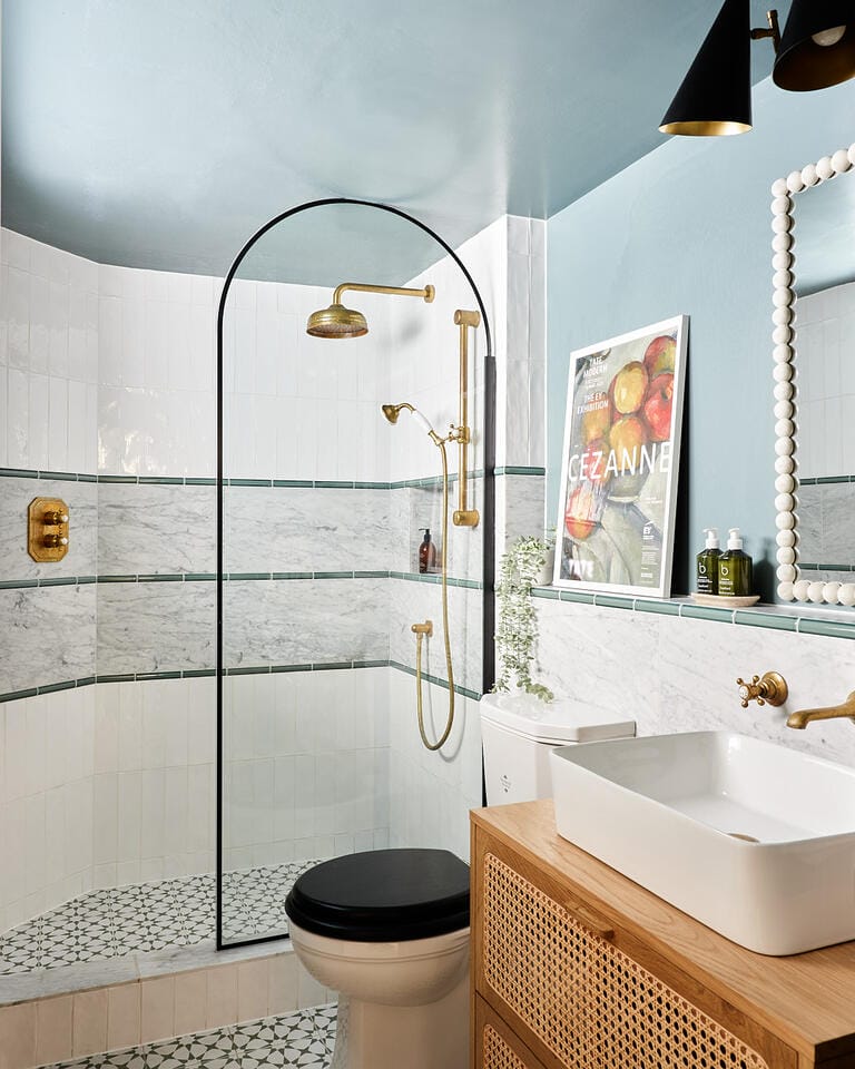 Bright and Colourful Grade II Listed Property image 10