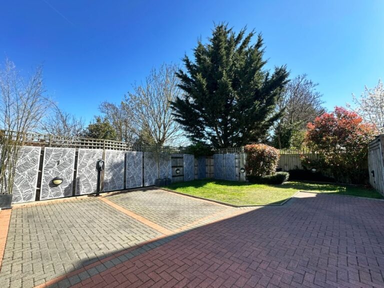 Large Modern Town House in Barnet image 26