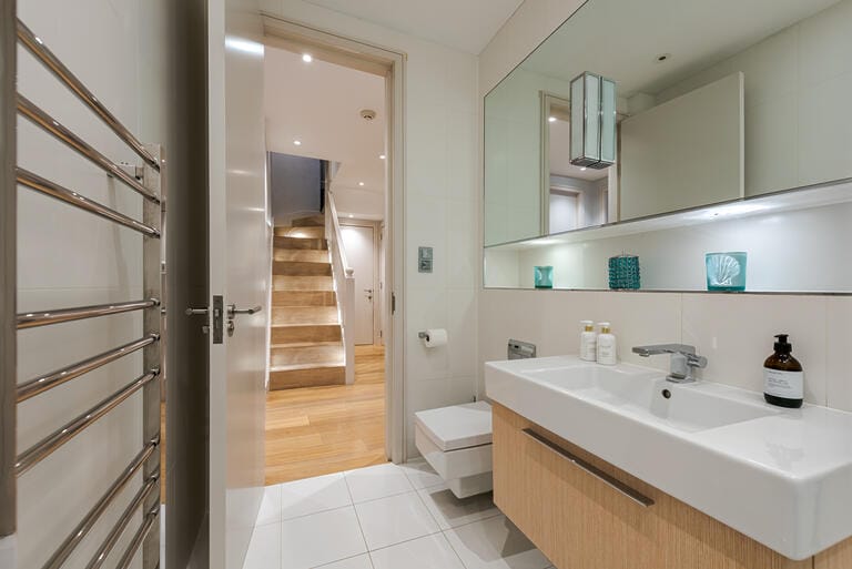 Bright Victorian House in Wandsworth image 22