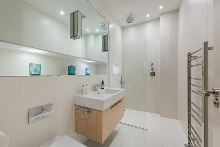 Bright Victorian House in Wandsworth image 23