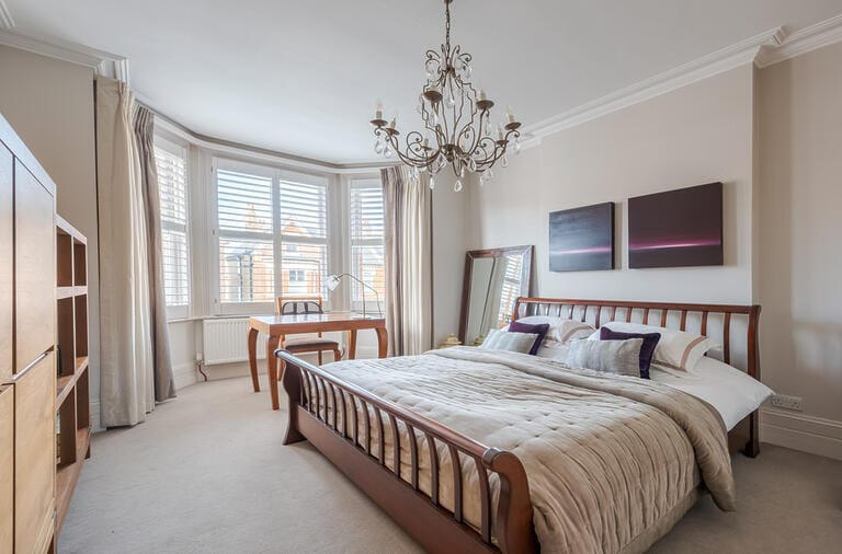 Bright Victorian House in Wandsworth image 20