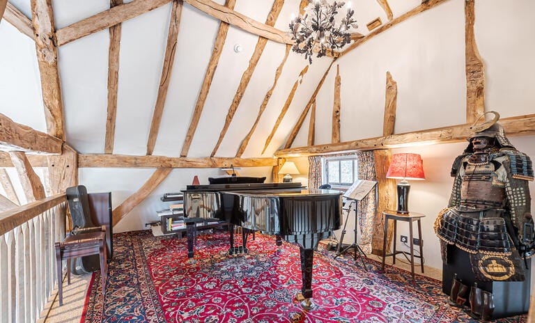 Charming Country House with Converted Barn and Swimming Pool image 3