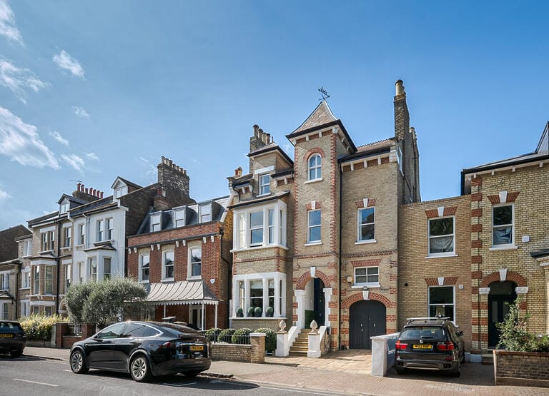 Stunning Four Storey Wandsworth House image 1
