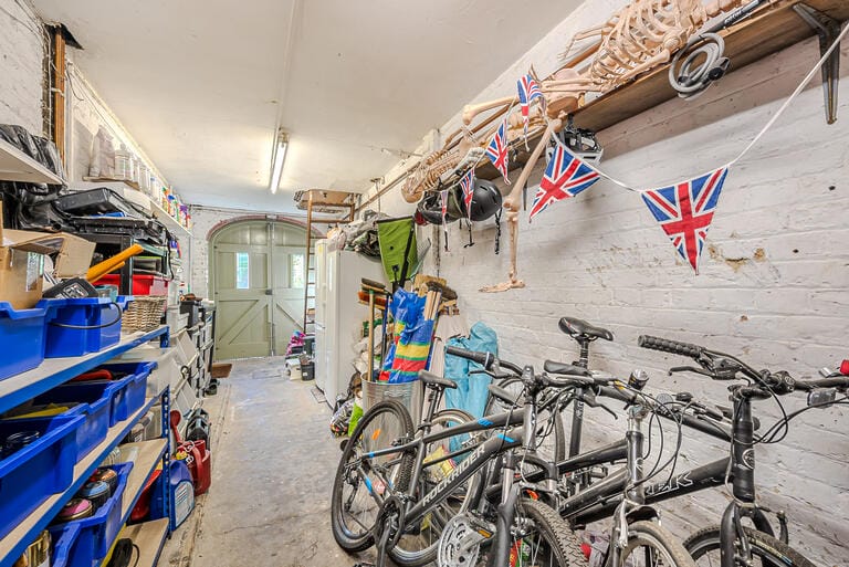 Stunning Four Storey Wandsworth House image 40