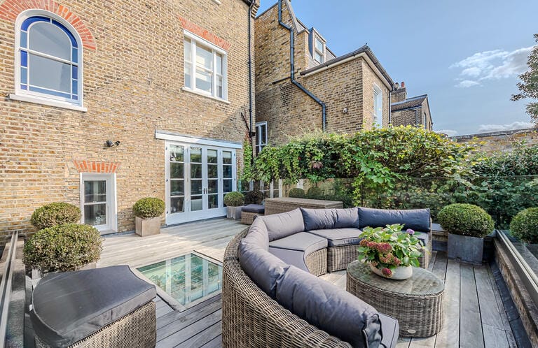 Stunning Four Storey Wandsworth House image 39