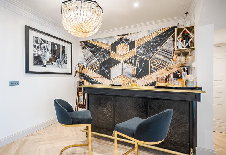 Art-Deco Home with Open Bar/Lounge Area image 12
