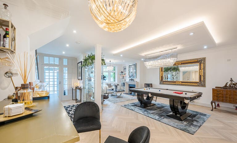 Art-Deco Home with Open Bar/Lounge Area image 18