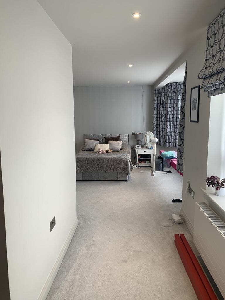 Large Modern Family Home image 15