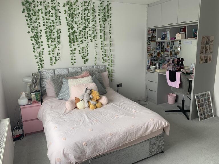 Large Modern Family Home image 19