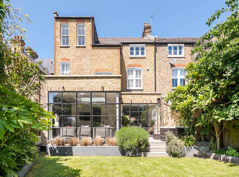 Bright and Spacious Victorian Putney Home image 22