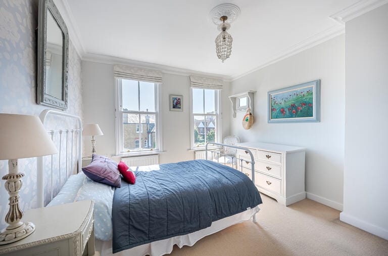 Bright and Spacious Victorian Putney Home image 19