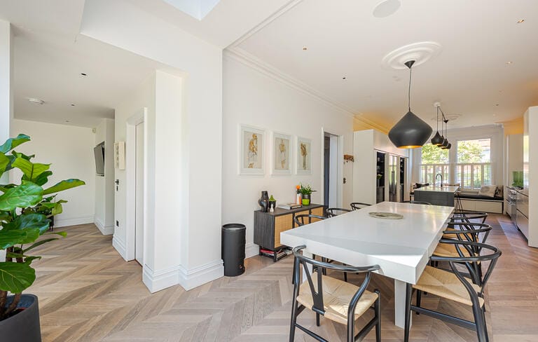 Bright and Spacious Victorian Putney Home image 10