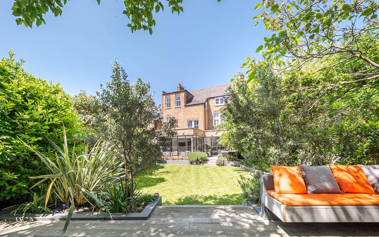 Bright and Spacious Victorian Putney Home image 24