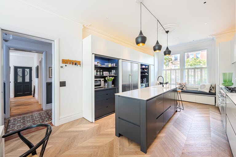 Bright and Spacious Victorian Putney Home image 8