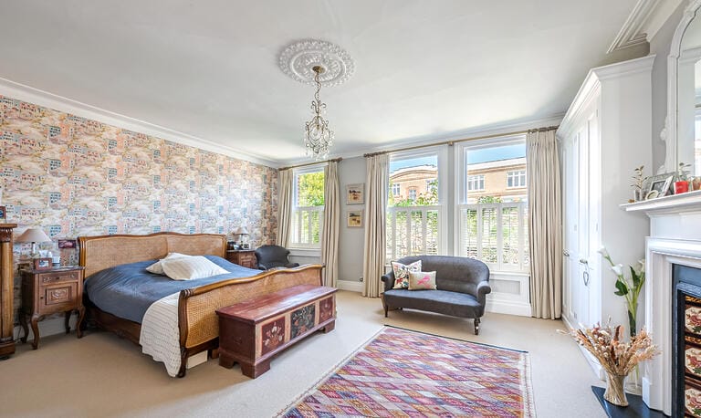 Bright and Spacious Victorian Putney Home image 17