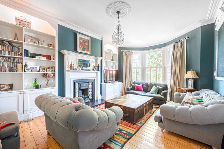 Bright and Spacious Victorian Putney Home image 5