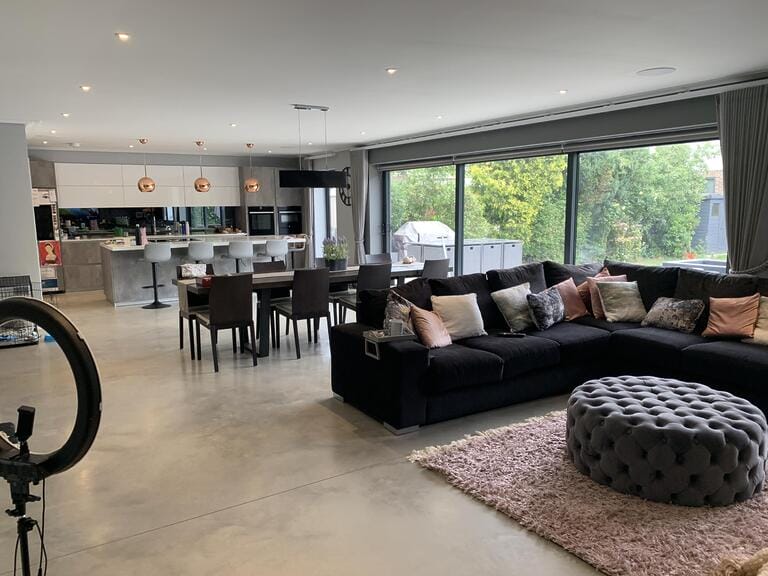 Large Modern Family Home image 4