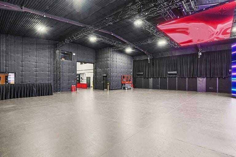 London City 6000sqft Studio image 5