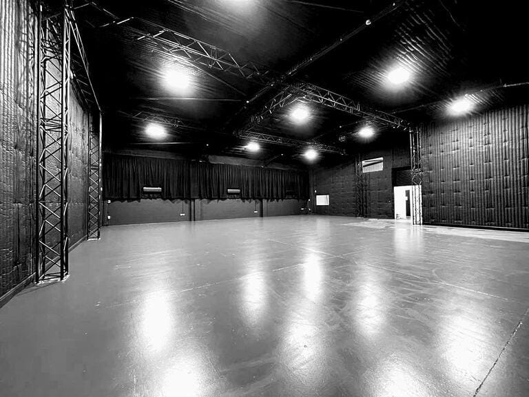 London City 6000sqft Studio image 4