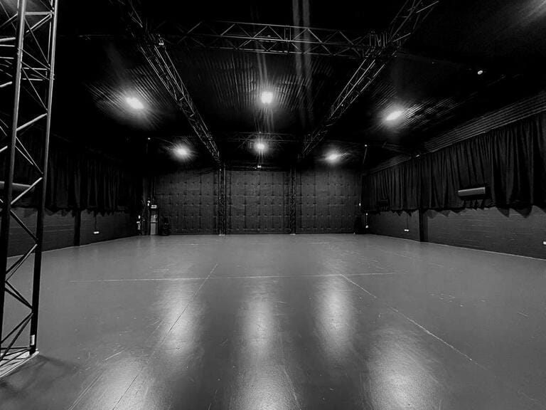 London City 6000sqft Studio image 2