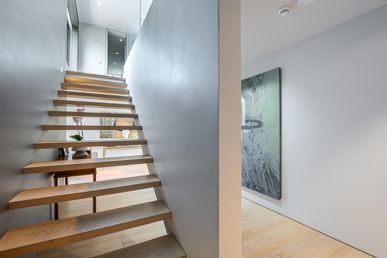 Stunning Modern Design House image 18