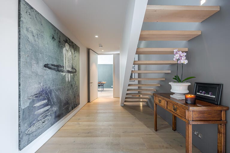 Stunning Modern Design House image 19