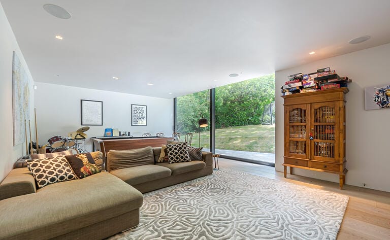 Stunning Modern Design House image 4