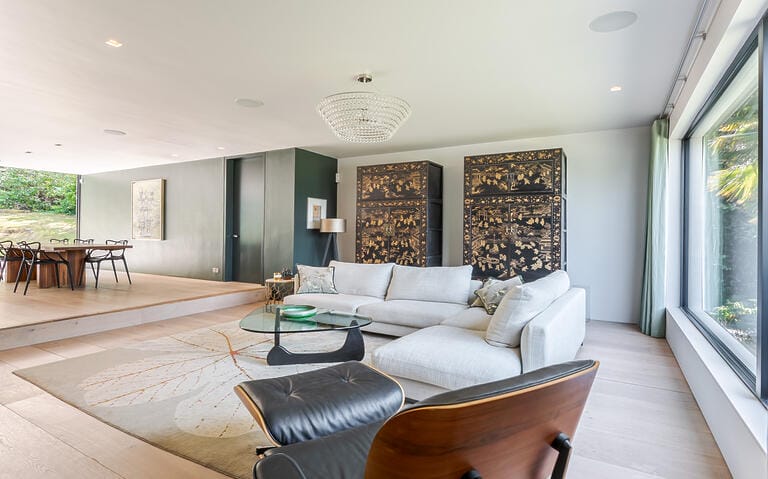 Stunning Modern Design House image 3