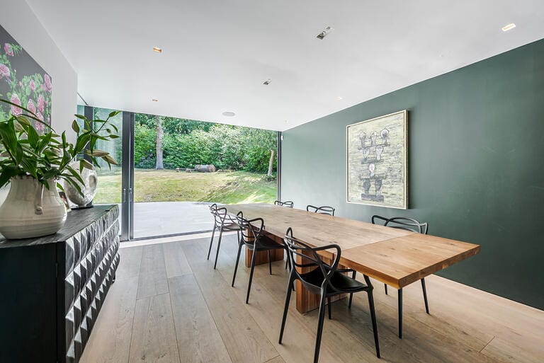 Stunning Modern Design House image 12