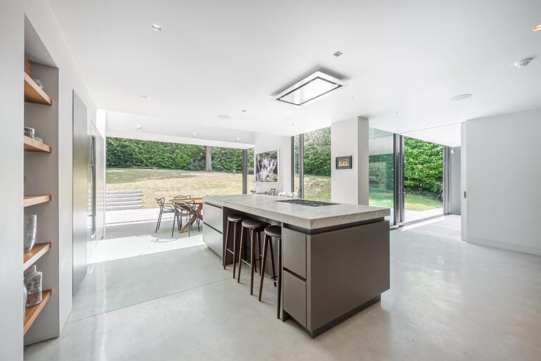 Stunning Modern Design House image 8